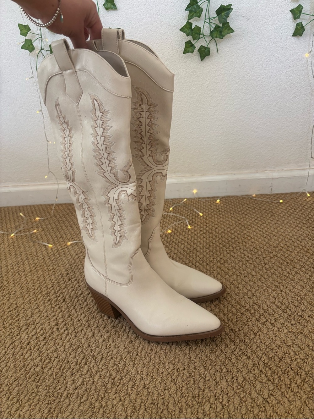 Women's Cream Western -High Boots - Classic Cowboy Style